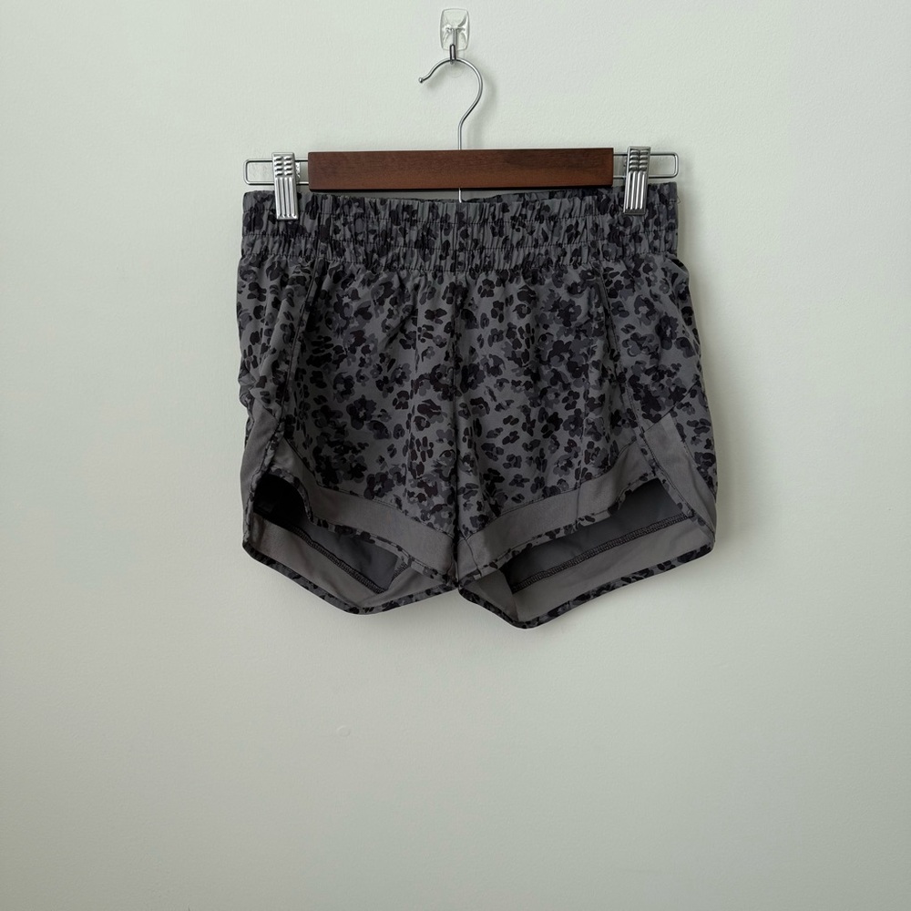 Athleta Printed‎ Mesh Racer Run Short 4” Grey Leopard Size XXS